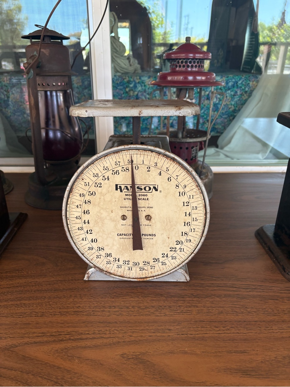Hanson Vintage Kitchen Scale - Cream Face, Rusted White Frame